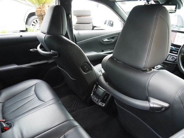 CROWN sedan hybrid 4WD