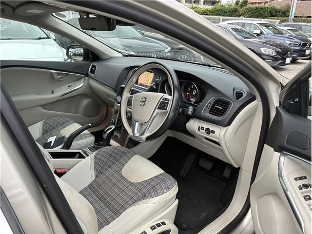 VOLVO V40 CROSS COUNTRY