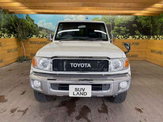 LANDCRUISER van