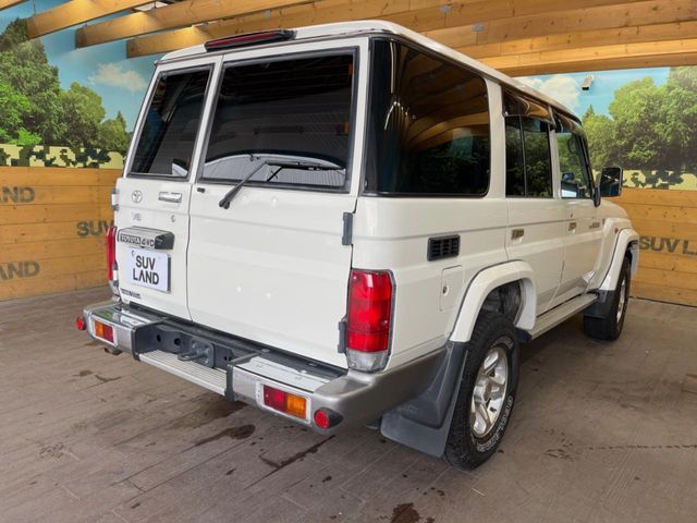 LANDCRUISER van