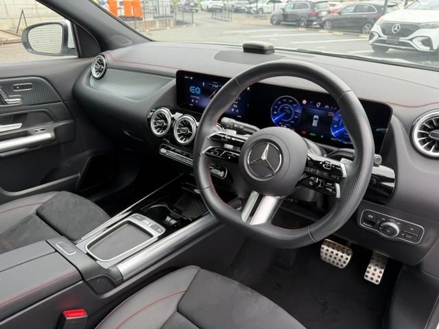 MERCEDES BENZ EQA