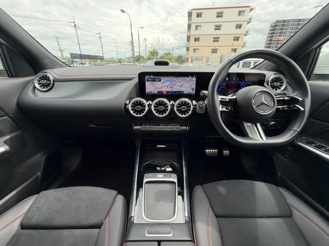 MERCEDES BENZ EQA