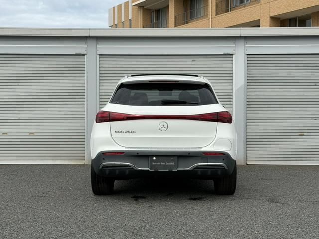 MERCEDES BENZ EQA