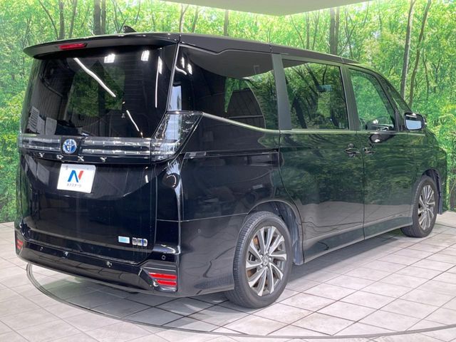 VOXY HYBRID