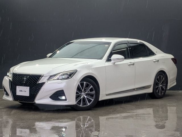 CROWN sedan