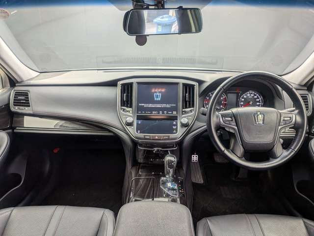 CROWN sedan