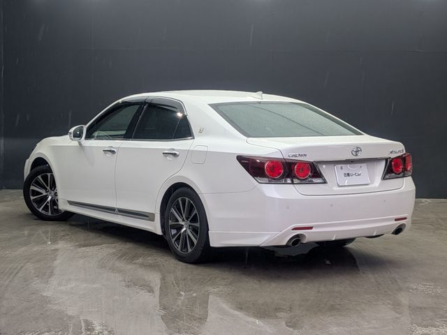 CROWN sedan