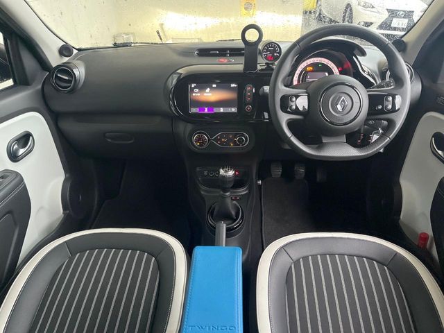 RENAULT TWINGO