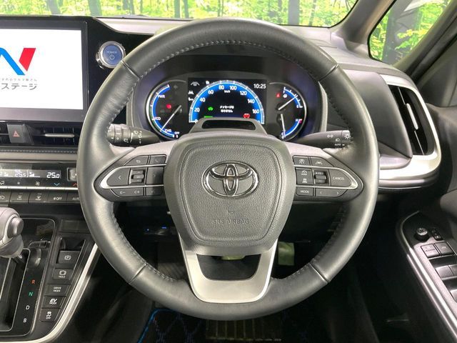 VOXY HYBRID