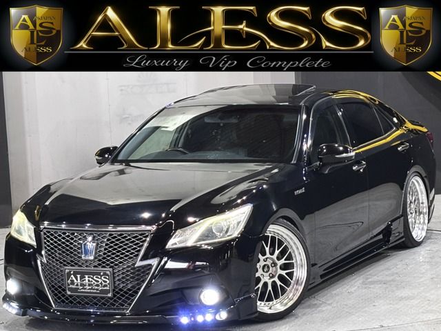 CROWN sedan hybrid