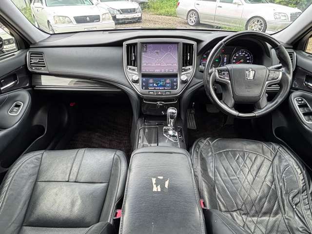 CROWN sedan hybrid