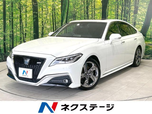 CROWN sedan hybrid