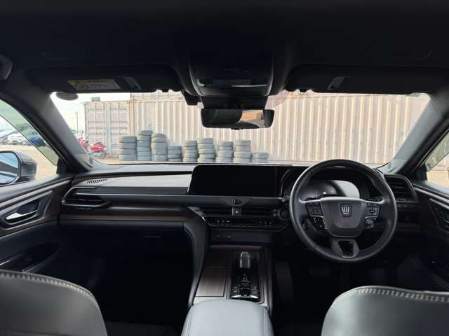 CROWN sedan hybrid