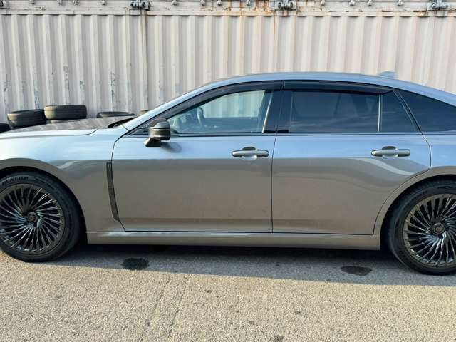 CROWN sedan hybrid
