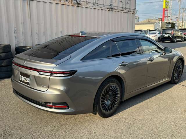 CROWN sedan hybrid