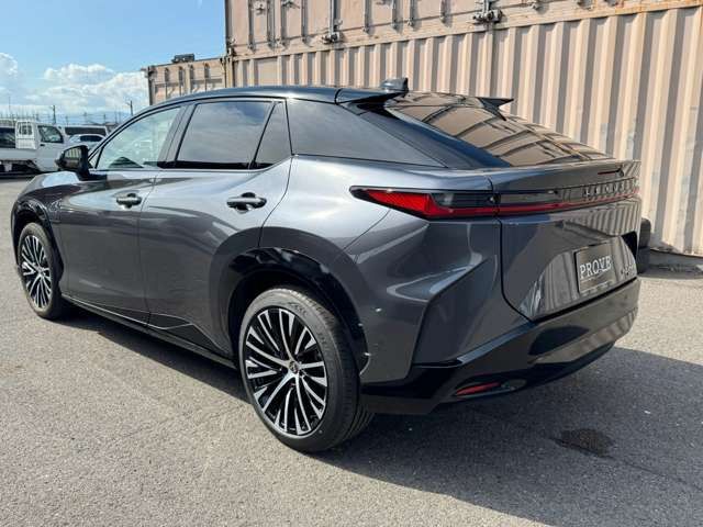 LEXUS RZ450e