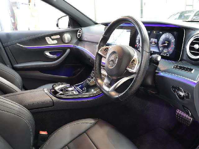 MERCEDES BENZ E class sedan