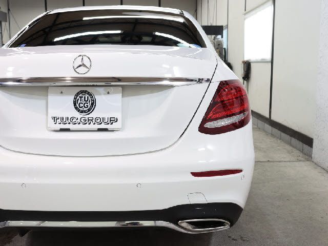 MERCEDES BENZ E class sedan