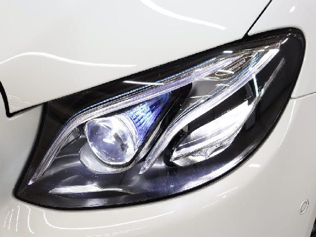 MERCEDES BENZ E class sedan