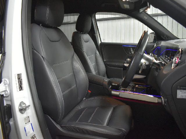 MERCEDES BENZ GLB