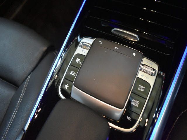 MERCEDES BENZ GLB