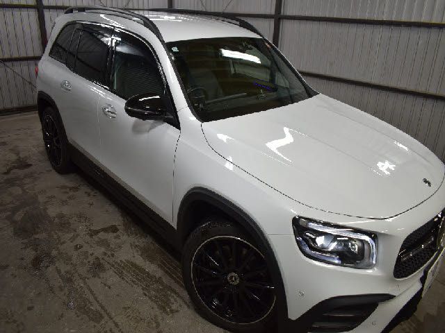 MERCEDES BENZ GLB