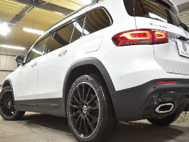 MERCEDES BENZ GLB