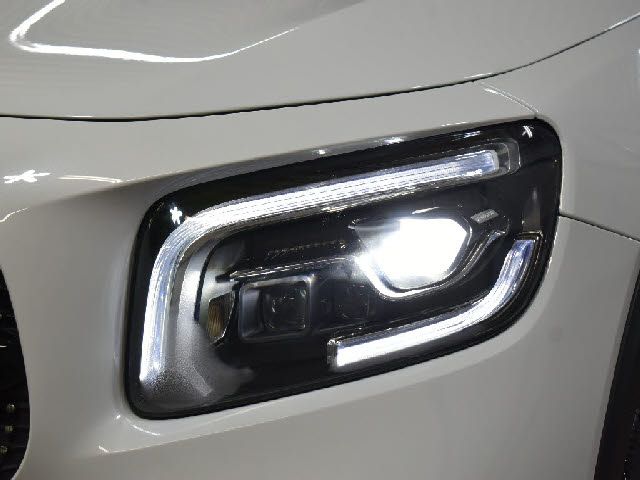 MERCEDES BENZ GLB