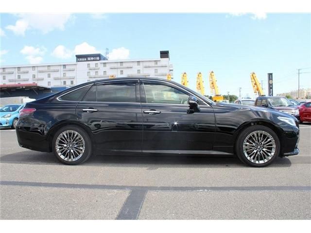 CROWN sedan hybrid 4WD