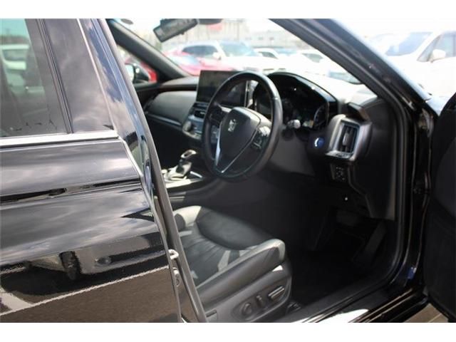 CROWN sedan hybrid 4WD
