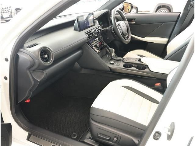 LEXUS IS300h