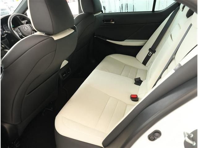 LEXUS IS300h