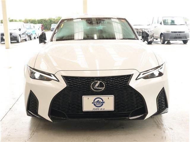 LEXUS IS300h