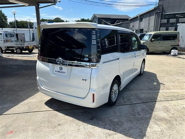VOXY HYBRID