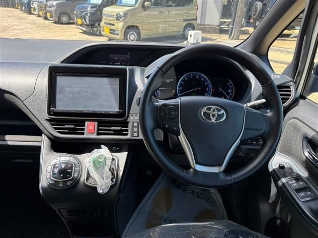 VOXY HYBRID