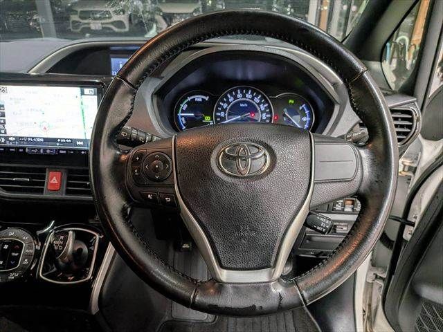 VOXY HYBRID