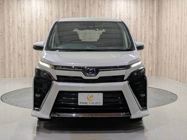 VOXY HYBRID