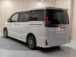 VOXY HYBRID