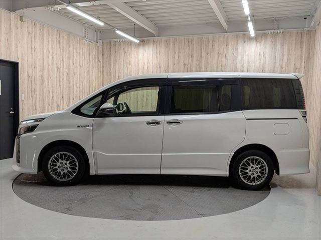 VOXY HYBRID