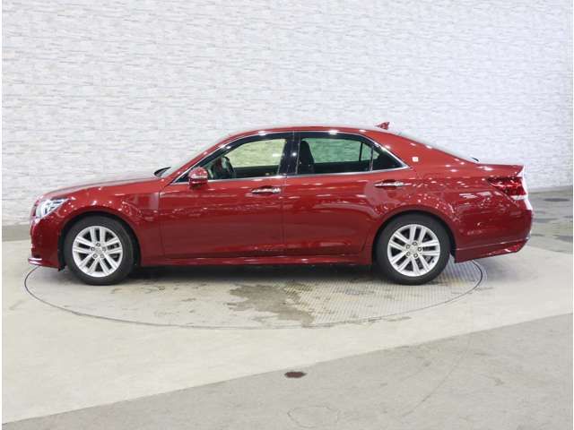 CROWN sedan