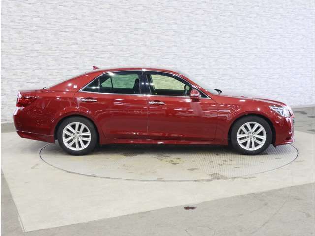 CROWN sedan