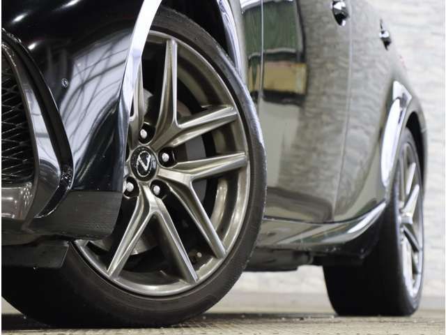 LEXUS IS200t