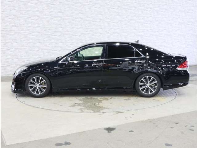 CROWN sedan