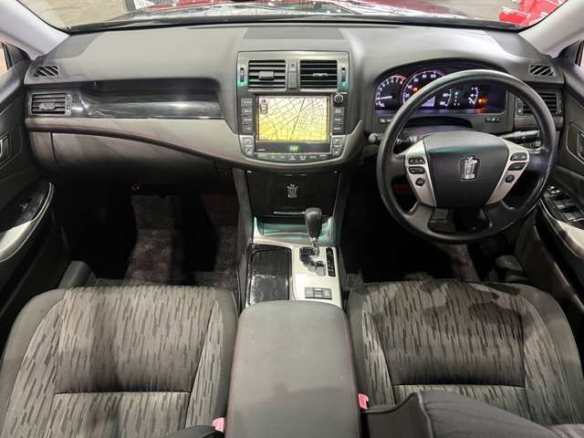 CROWN sedan