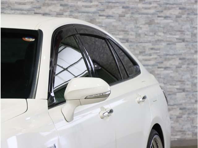 CROWN sedan hybrid