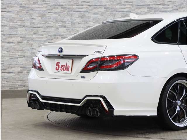 CROWN sedan hybrid