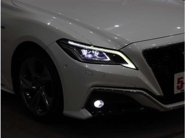 CROWN sedan hybrid