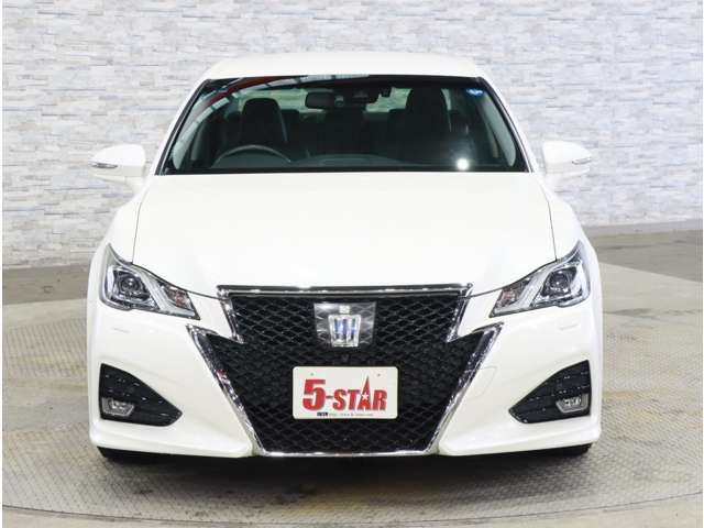 CROWN sedan hybrid