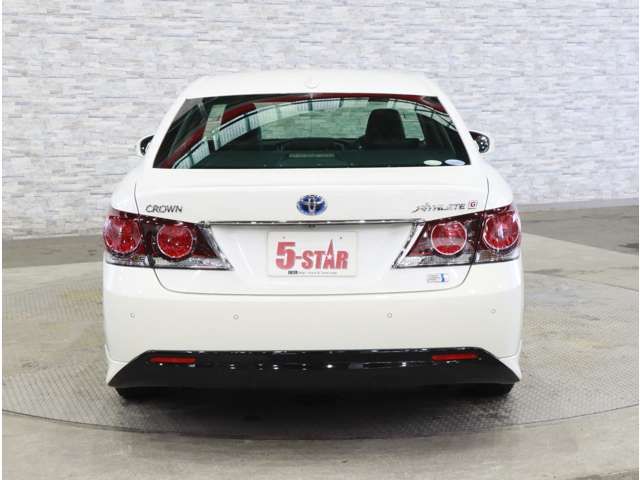 CROWN sedan hybrid