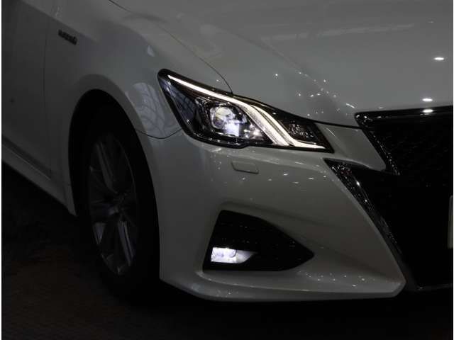 CROWN sedan hybrid